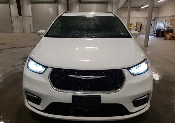 Chrysler Pacifica cena 100000 przebieg: 100865, rok produkcji 2022 z Warszawa małe 67